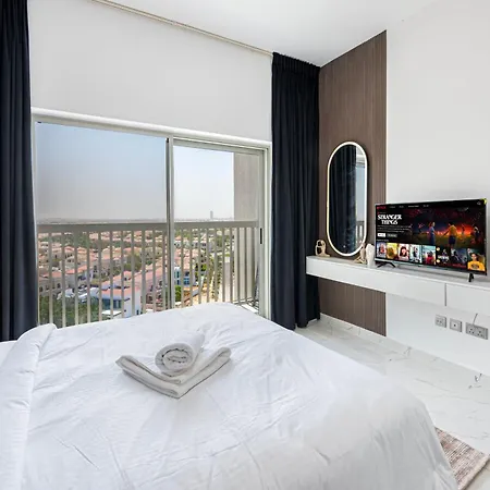 Chic Urban Retreat Immerse Yourself In Comfort Dubai Exterior photo