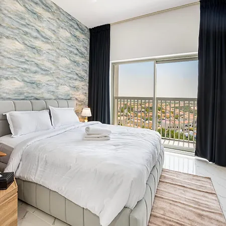 Chic Urban Retreat Immerse Yourself In Comfort Dubai Exterior photo