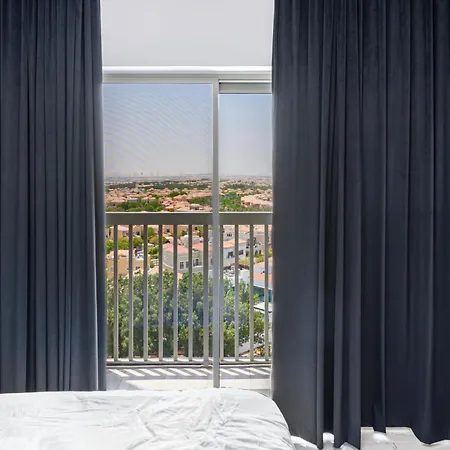 Chic Urban Retreat Immerse Yourself In Comfort Dubai Exterior photo