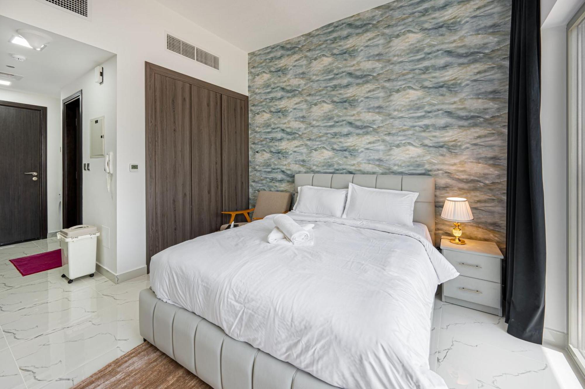 Chic Urban Retreat Immerse Yourself In Comfort Apartment Dubai