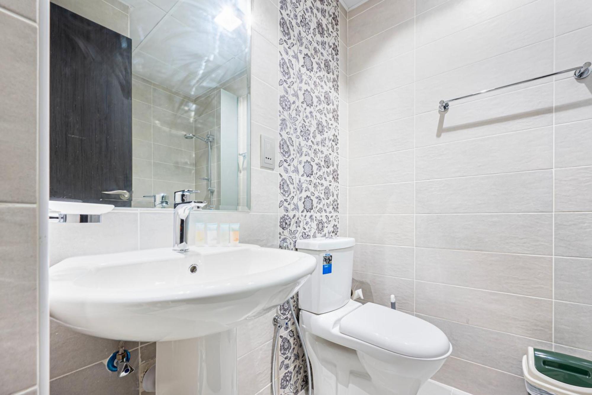 Chic Urban Retreat Immerse Yourself In Comfort *
